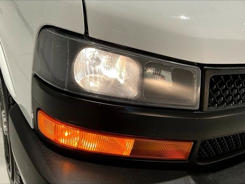 Used 2023 Chevrolet Express 3500 LS image 29