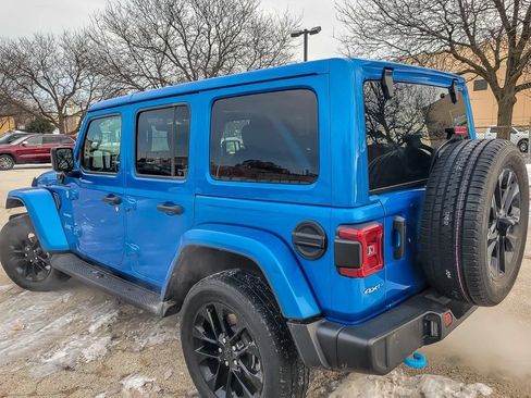 Used 2022 Jeep Wrangler Unlimited Sahara w/ Cold Weather Group AWD/4WD image 7
