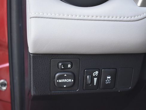Used 2015 Toyota RAV4 XLE FWD image 16