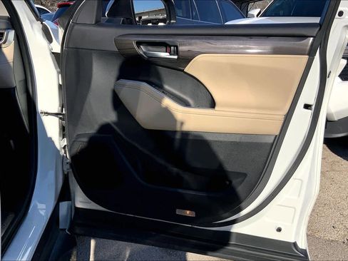 Used 2023 Toyota Highlander Limited image 23