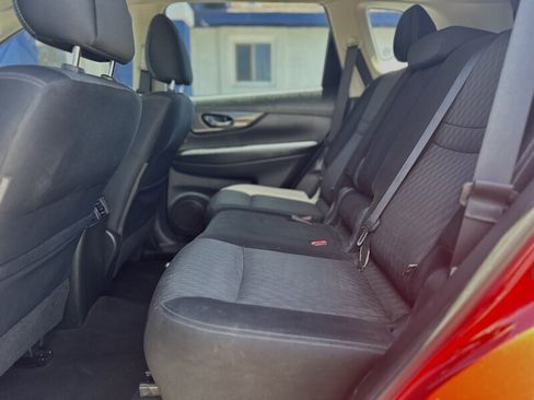 Used 2017 Nissan Rogue S image 4