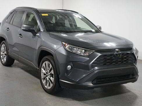 Used 2019 Toyota RAV4 XLE Premium FWD image 3