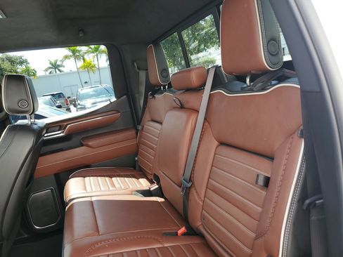 Used 2024 GMC Sierra 1500 Denali Ultimate AWD/4WD image 12