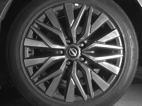 Used 2025 Nissan Altima 2.5 SV FWD image 14