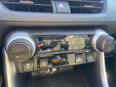 Used 2020 Toyota RAV4 XLE image 29