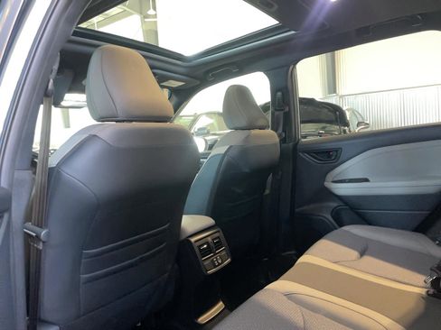 Used 2025 Subaru Forester Premium image 6