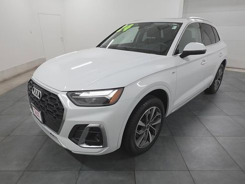 Used 2024 Audi Q5 2.0T Premium w/ Convenience Package image 1