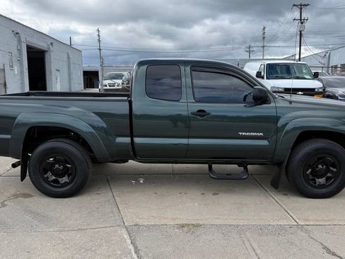 Used 2011 Toyota Tacoma 4x4 Access Cab w/ SR5 Pkg #2 image 5