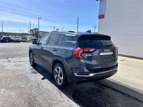 Used 2018 GMC Terrain SLT w/ Infotainment Package II AWD/4WD image 3
