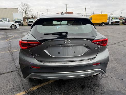 Used 2018 INFINITI QX30 Premium w/ Navigation Package AWD/4WD image 4