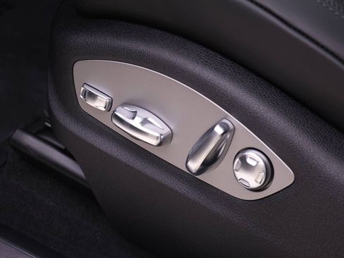 Used 2026 Porsche Macan AWD/4WD image 23