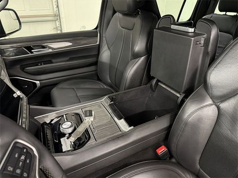 Used 2022 Jeep Wagoneer Series III w/ Premium Group I image 25