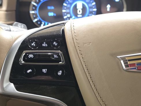 Used 2018 Cadillac Escalade Platinum AWD/4WD image 36