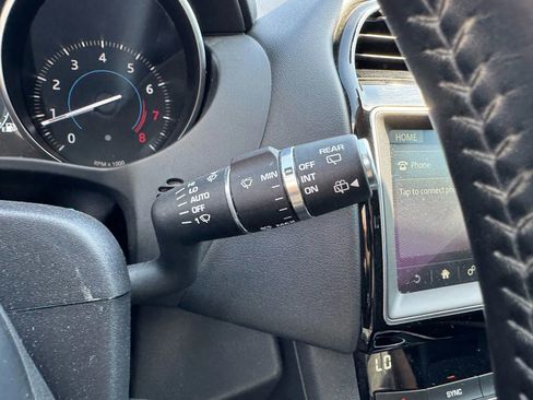 Used 2020 Jaguar F-PACE Premium image 20