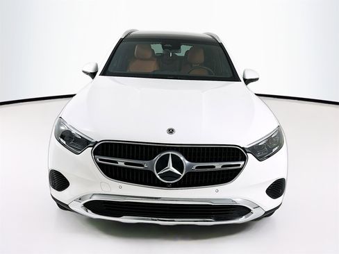 Used 2026 Mercedes-Benz GLC 300 image 2