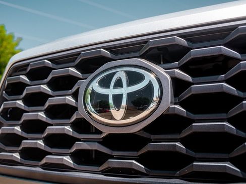 Used 2023 Toyota Tacoma TRD Off-Road AWD/4WD image 10