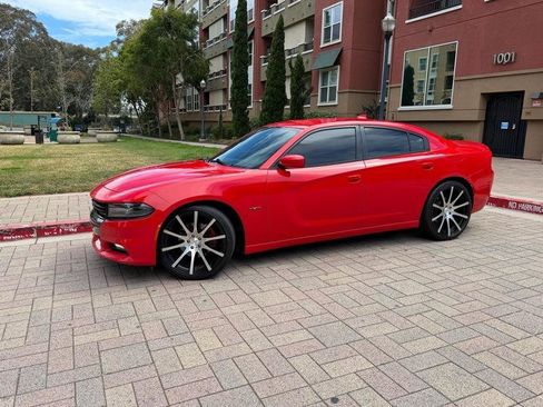 Used 2016 Dodge Charger R/T w/ Plus Group RWD image 3
