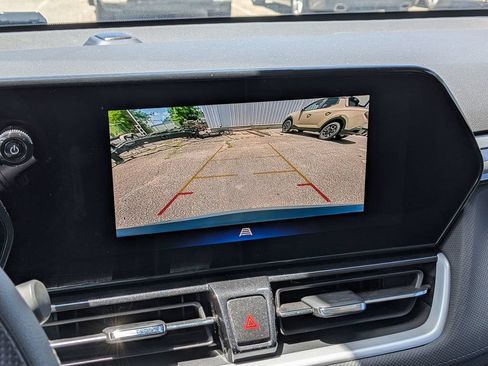 Used 2024 Chevrolet TrailBlazer LT w/ Driver Confidence Package FWD image 24