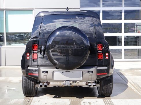 Used 2025 Land Rover Defender 110 X-Dynamic SE AWD/4WD image 9