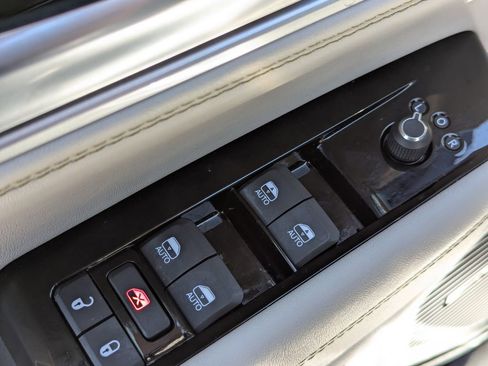 Used 2025 Jeep Wagoneer L 4WD image 21