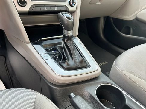 Used 2017 Hyundai Elantra SE FWD image 21