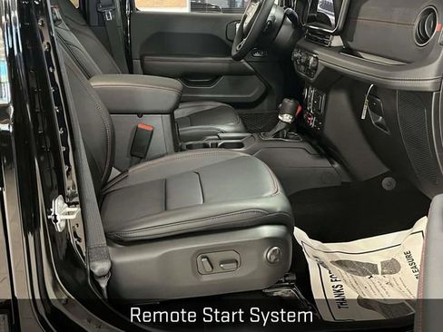 Certified 2025 Jeep Gladiator Rubicon w/ Dual Top Group image 23