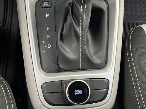 Used 2025 Hyundai Venue SEL FWD image 45