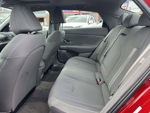 Used 2024 Hyundai Elantra SEL w/ Convenience Package image 19