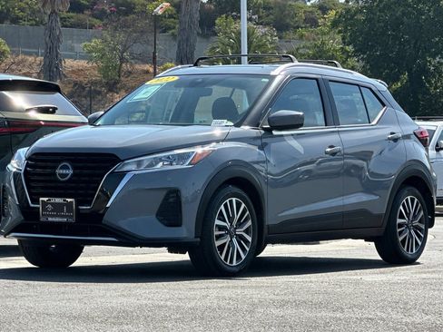 Used 2022 Nissan Kicks SV w/ Interior Electronics Package FWD image 7