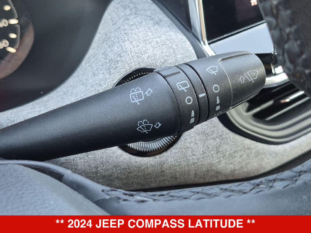 Used 2024 Jeep Compass Latitude AWD/4WD image 25