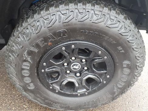 Used 2023 Ford Bronco Wildtrak image 14