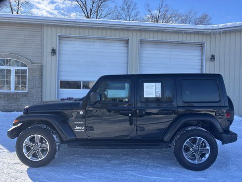 Used 2021 Jeep Wrangler Unlimited Sahara w/ Uconnect 4C Nav & Sound Group image 8