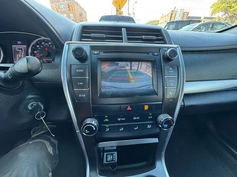 Used 2017 Toyota Camry SE image 18