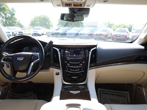 Used 2020 Cadillac Escalade Luxury AWD/4WD image 14