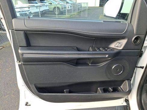 Used 2024 Ford Expedition XLT image 17