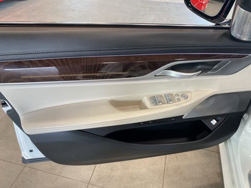 Used 2021 BMW ALPINA B7 xDrive image 17