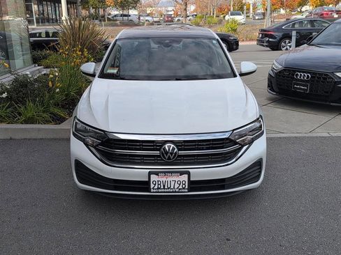 Used 2022 Volkswagen Jetta SE w/ Panoramic Sunroof Package image 3