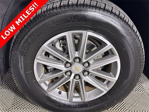 Used 2023 Chevrolet Traverse LT image 34