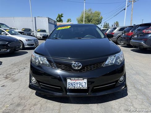 Used 2013 Toyota Camry SE w/ Leather Pkg FWD image 2
