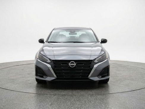 Used 2025 Nissan Altima 2.5 SV FWD image 2