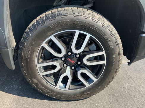 Used 2019 GMC Sierra 1500 AT4 w/ AT4 Preferred Package AWD/4WD image 13