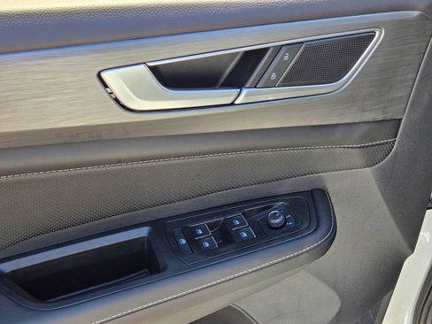 New 2026 Volkswagen Atlas Cross Sport SE FWD image 10