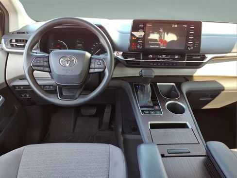 Used 2022 Toyota Sienna LE AWD/4WD image 18