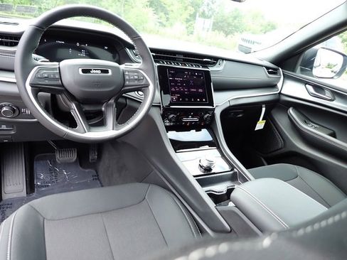 New 2025 Jeep Grand Cherokee L Laredo w/ Luxury Tech Group I image 15