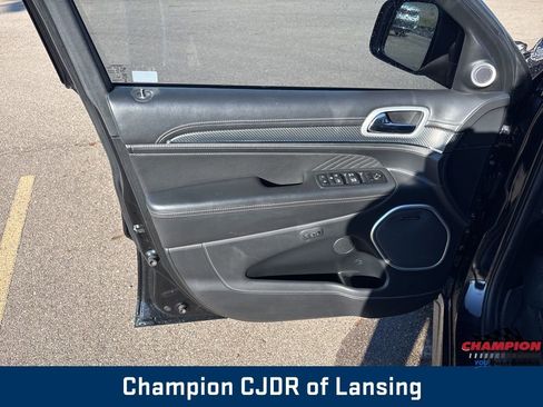 Used 2018 Jeep Grand Cherokee SRT image 21