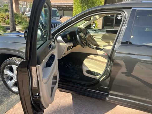 Used 2021 Jeep Grand Cherokee L Limited AWD/4WD image 3