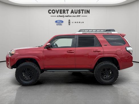 Used 2016 Toyota 4Runner SR5 AWD/4WD image 2