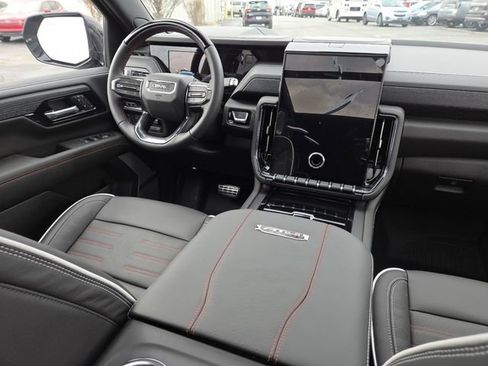 New 2026 GMC Yukon XL AT4 Ultimate w/ LPO, Illumination Package AWD/4WD image 34