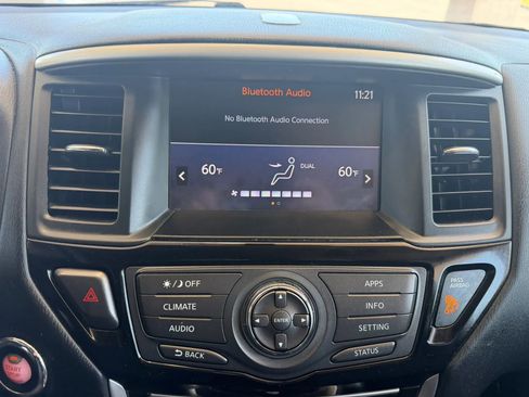 Used 2017 Nissan Pathfinder SV FWD image 16