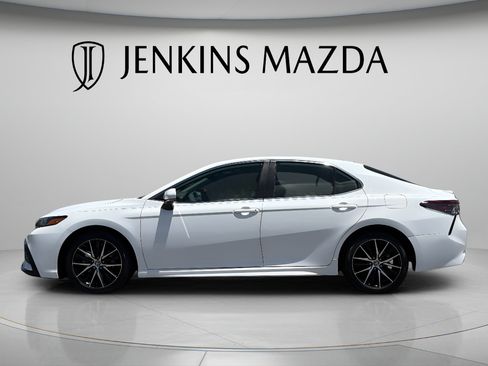 Used 2024 Toyota Camry SE FWD image 4